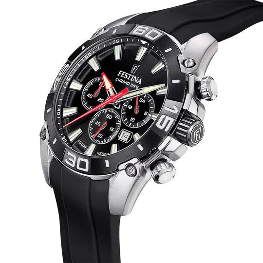 La montre Festina F20544/1 pour homme est une véritable œuvre d'art. Son boîtier en acier et son verre minéral en font un exemple d'excellence en horlogerie. Avec son bracelet en caoutchouc qui lui confère une touche de modernité et de sophistication, cette montre allie style et fonctionnalité.