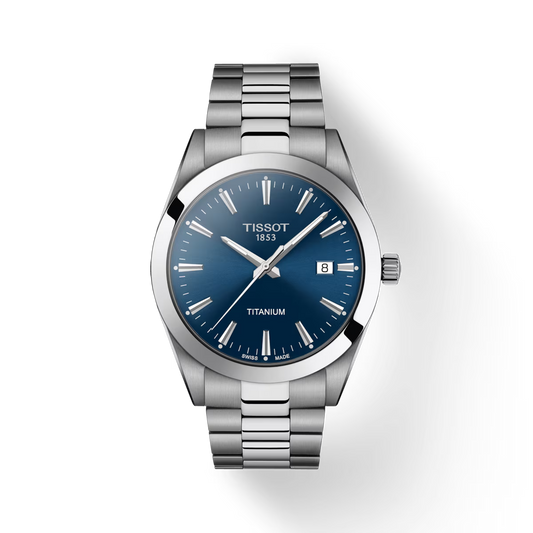 La montre Tissot Gentleman Titanium T127.410.44.041.00 est une montre polyvalente, à la fois ergonomique et élégante, adaptée à toutes les occasions. Elle convient aussi bien à un environnement professionnel avec des codes classiques qu'à des activités de loisirs le week-end. La Tissot Gentleman est conçue pour accompagner l'homme moderne et actif au quotidien, quelle que soit son style.