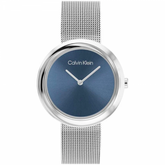 Montre femme, Calvin Klein, Twisted Bezel, Métal Argenté, quartz, affichage analogique, boîtier rond, bracelet en maille milanaise, cadran bleu métallisé, élégance citadine, design contemporain.